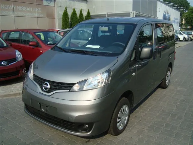 NISSAN NV200