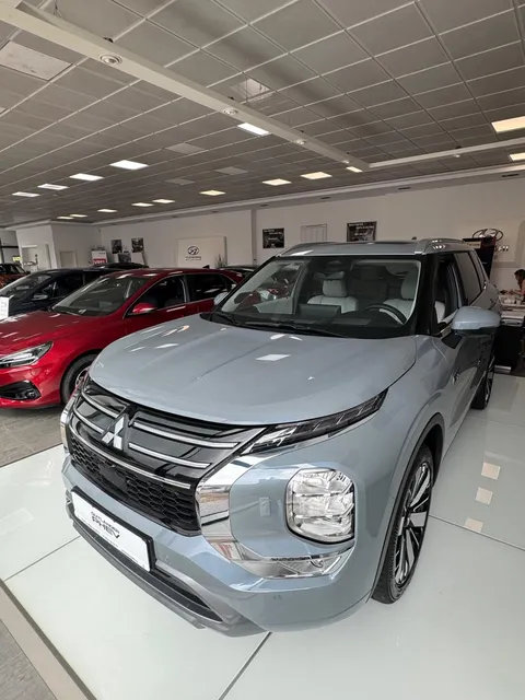 MITSUBISHI OUTLANDER PHEV