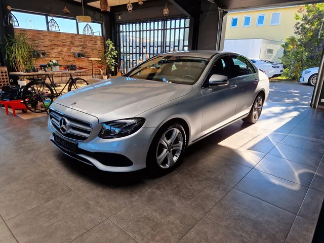 MERCEDES-BENZ E CLASS