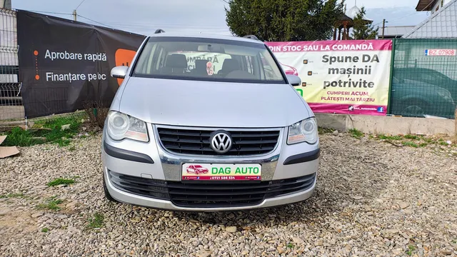 VOLKSWAGEN TOURAN
