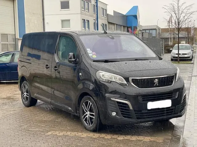 PEUGEOT TRAVELLER
