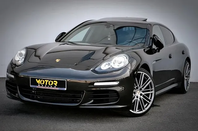 PORSCHE PANAMERA