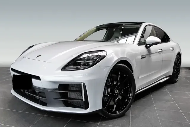 PORSCHE PANAMERA 4