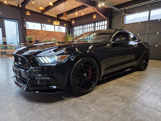 FORD MUSTANG