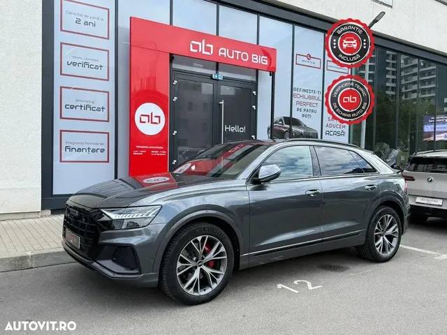 AUDI Q8