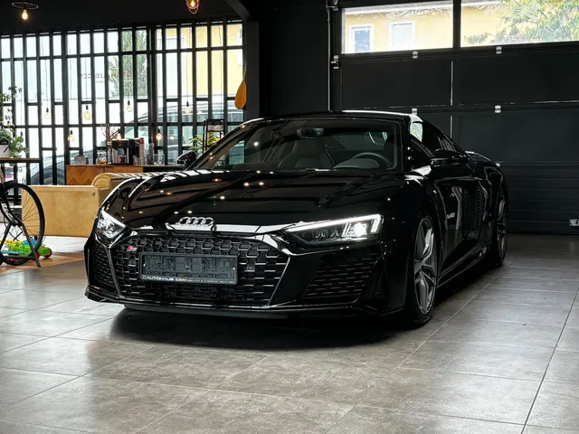 AUDI R8