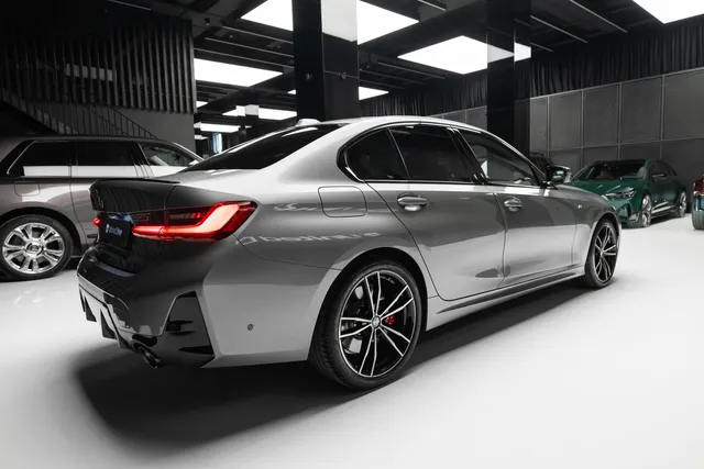 BMW 330I