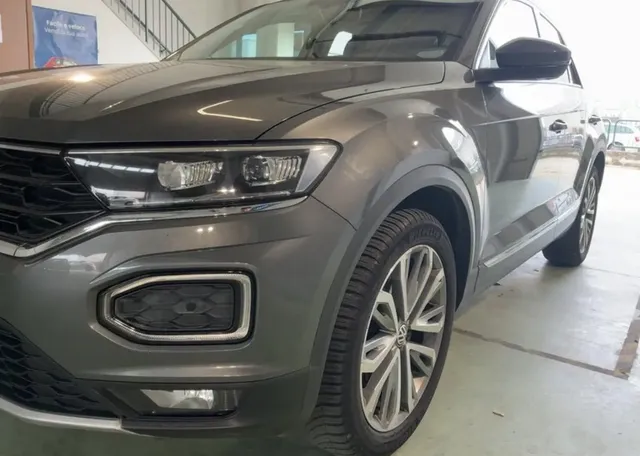 VOLKSWAGEN T-ROC