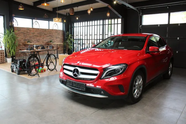 MERCEDES-BENZ GLA