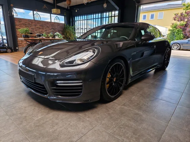 PORSCHE PANAMERA