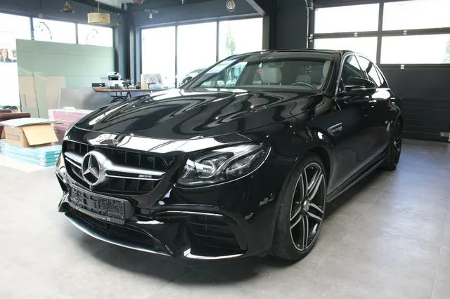 MERCEDES-BENZ E CLASS