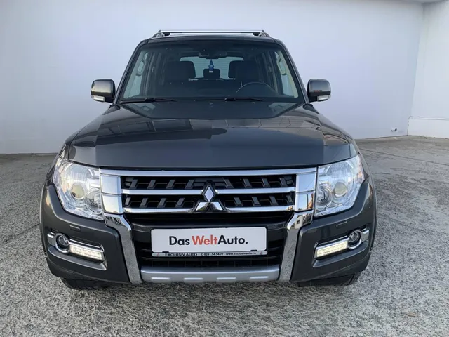 MITSUBISHI PAJERO