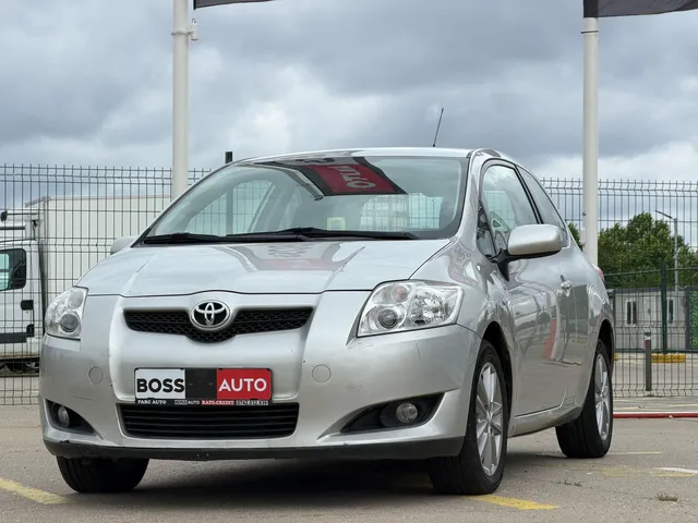 TOYOTA AURIS