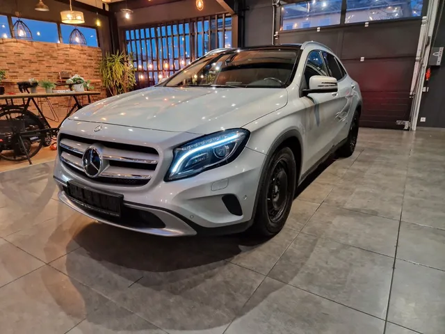 MERCEDES-BENZ GLA