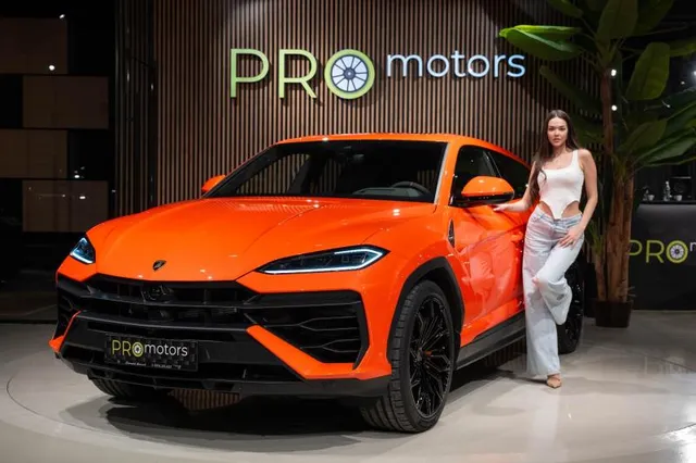 LAMBORGHINI URUS