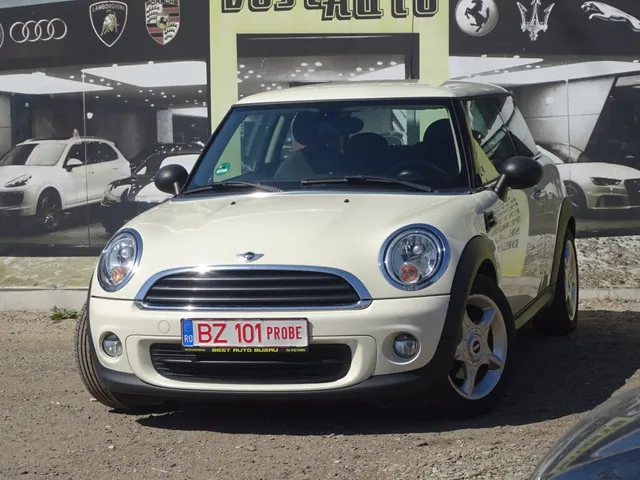 MINI HATCH