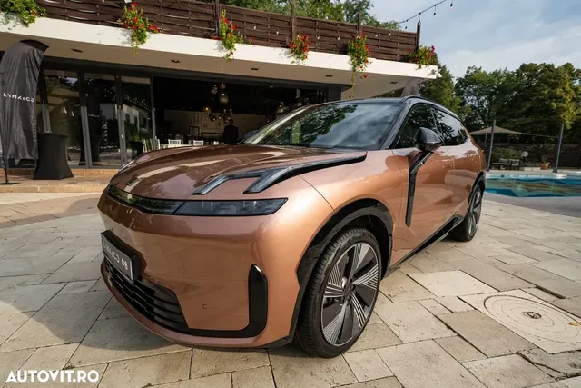 LYNK & CO 08
