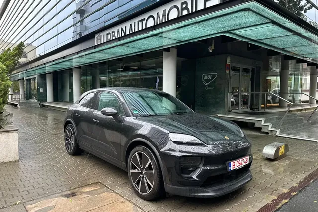 PORSCHE MACAN