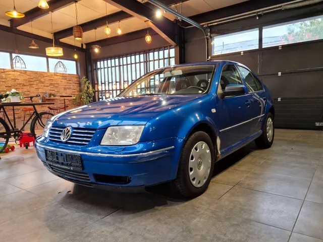 VOLKSWAGEN BORA