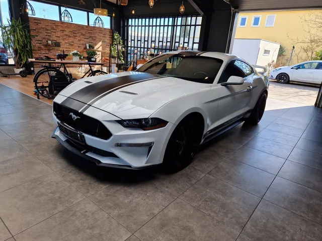 FORD MUSTANG