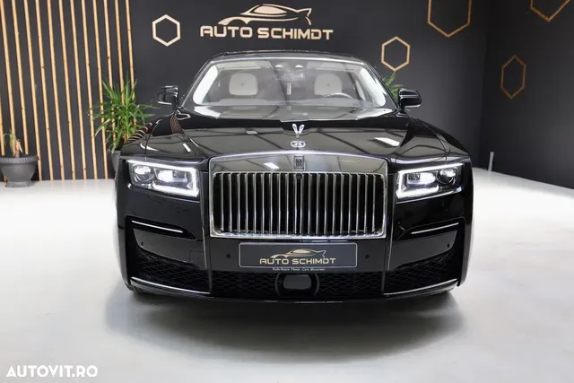 ROLLS-ROYCE GHOST