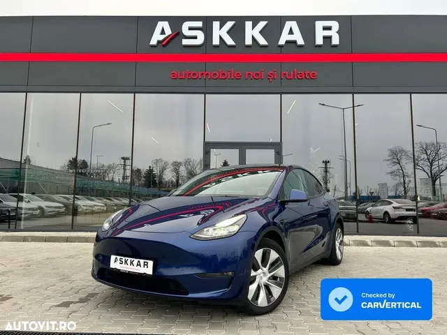 TESLA MODEL Y