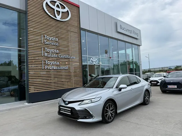 TOYOTA CAMRY