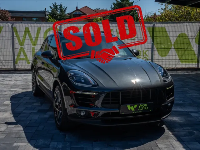PORSCHE MACAN