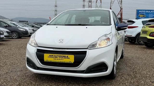 PEUGEOT 208