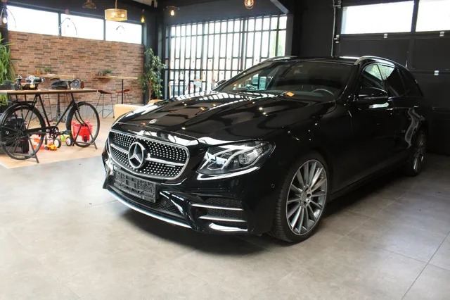 MERCEDES-BENZ E CLASS