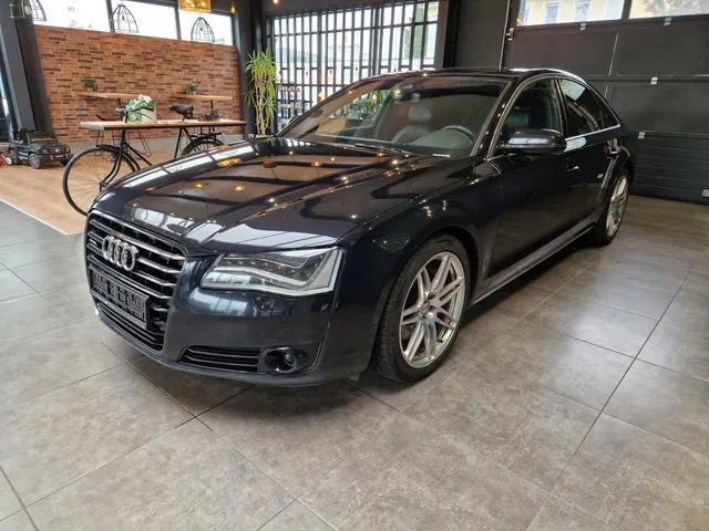 AUDI A8