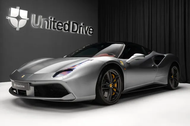 FERRARI 488
