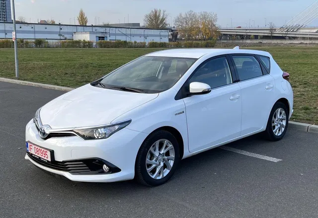 TOYOTA AURIS
