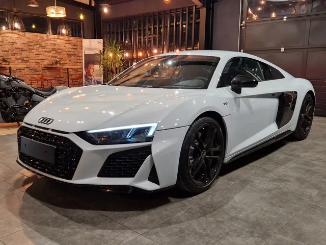 AUDI R8