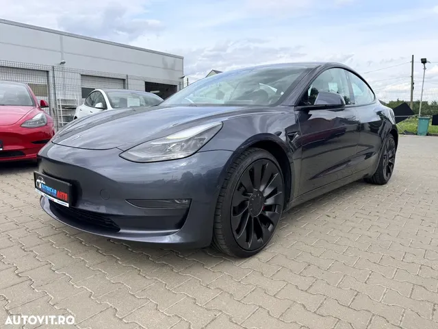 TESLA MODEL 3