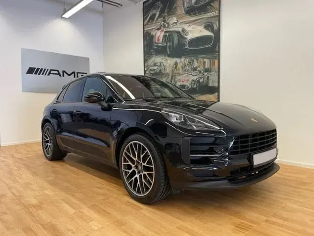 PORSCHE MACAN