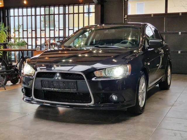 MITSUBISHI LANCER