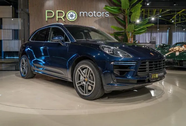 PORSCHE MACAN