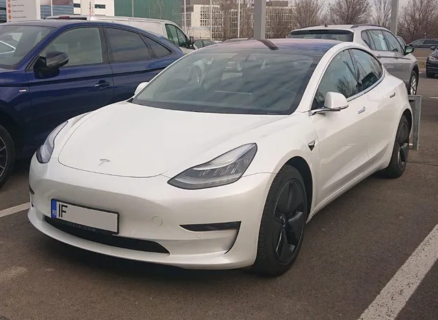 TESLA MODEL 3