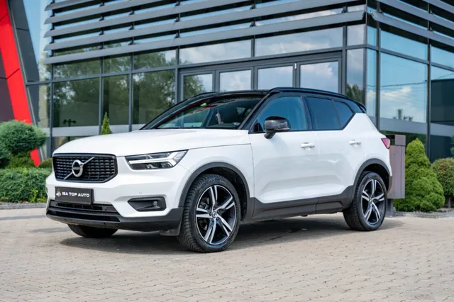 VOLVO XC40
