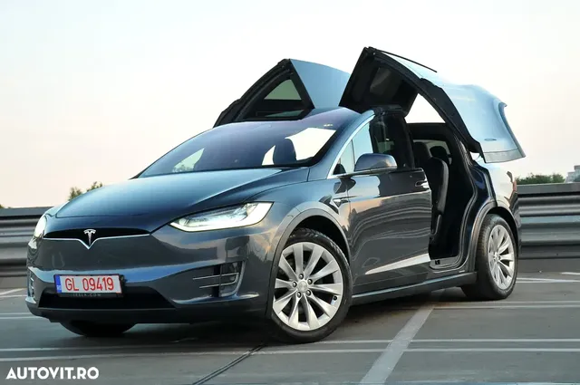 TESLA MODEL X