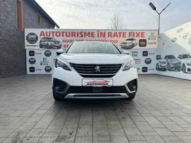 PEUGEOT 5008