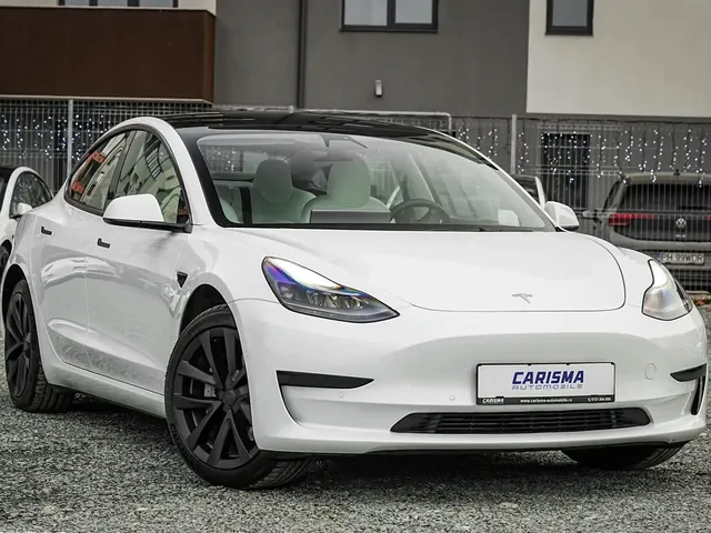 TESLA MODEL 3