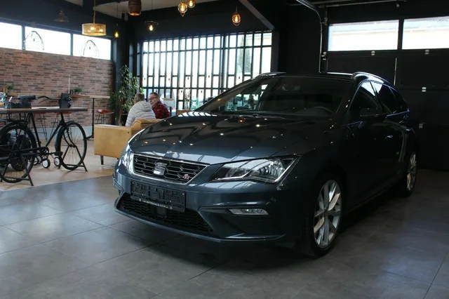 SEAT LEON