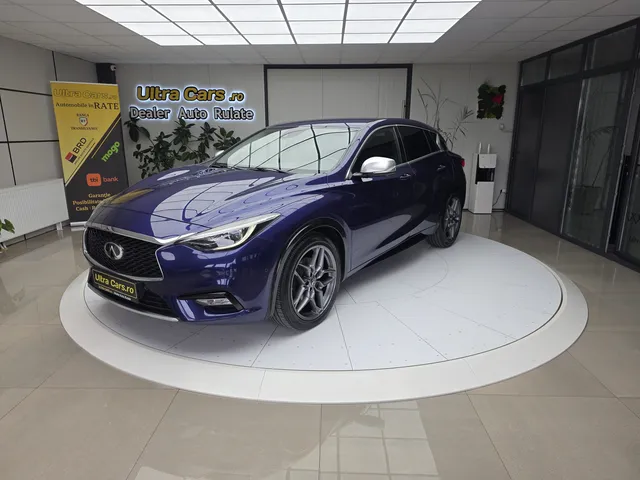INFINITI Q30