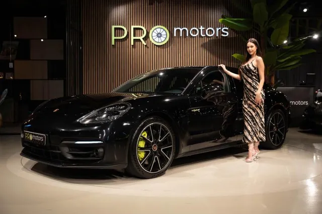 PORSCHE PANAMERA