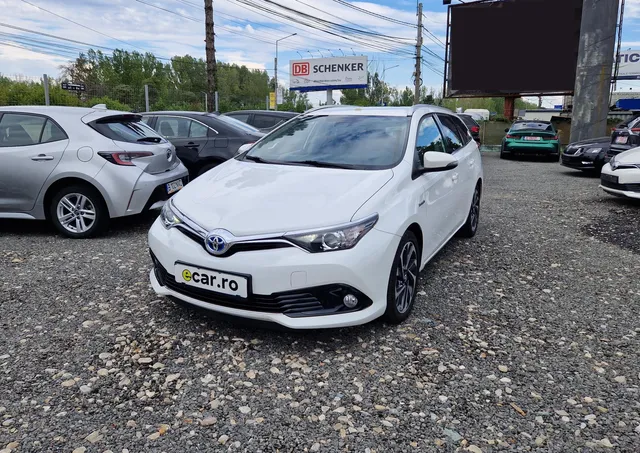 TOYOTA AURIS