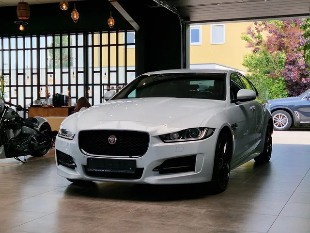 JAGUAR XE