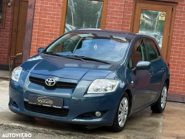TOYOTA AURIS