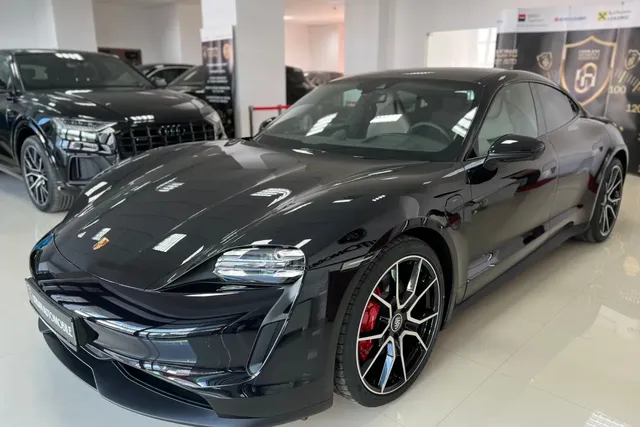 PORSCHE TAYCAN 4S